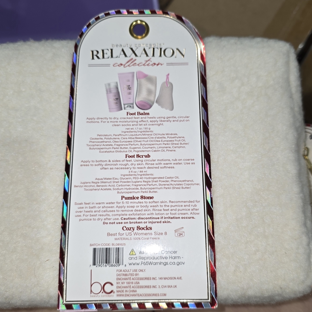 Beauty Concepts Relaxation Collection - Pink Foot Care Set with Cozy Socks - Picture 6 of 7